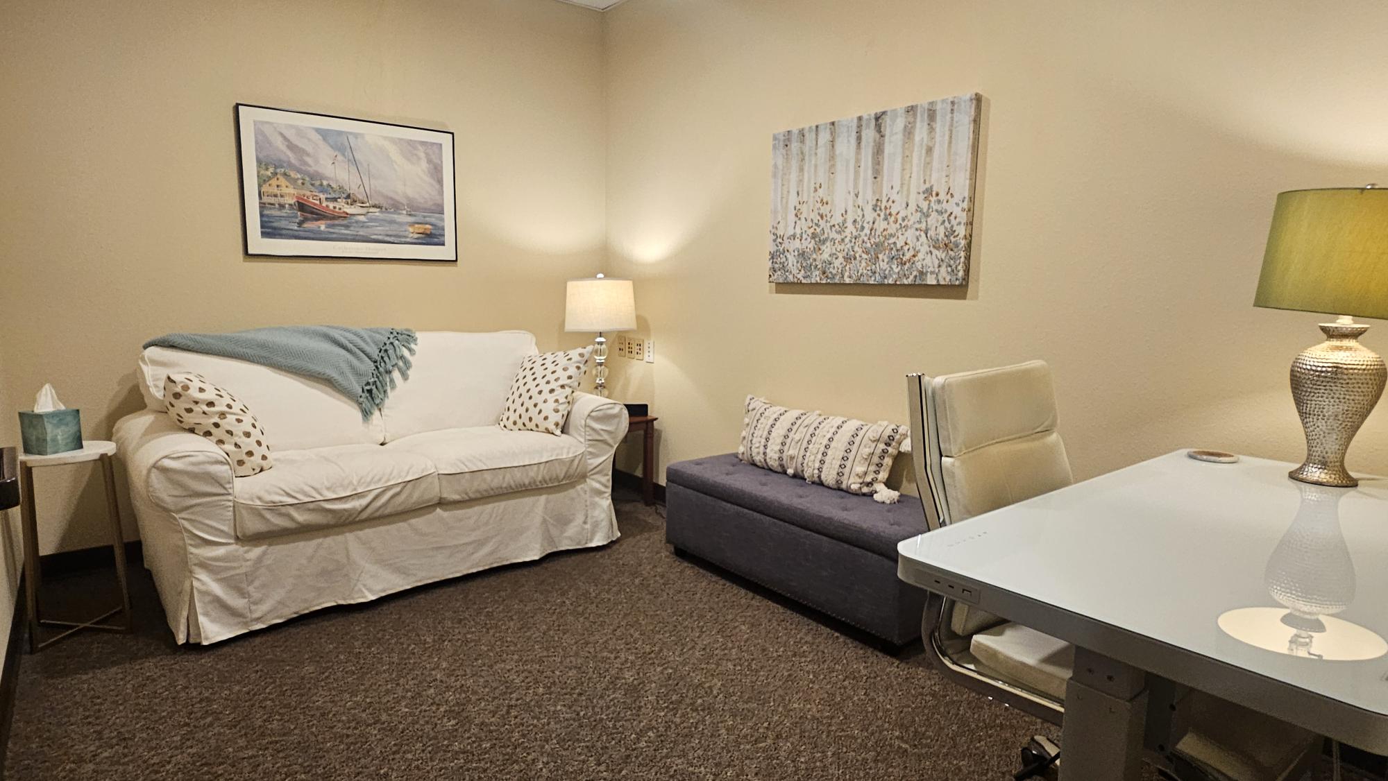 Office room for rent with Window